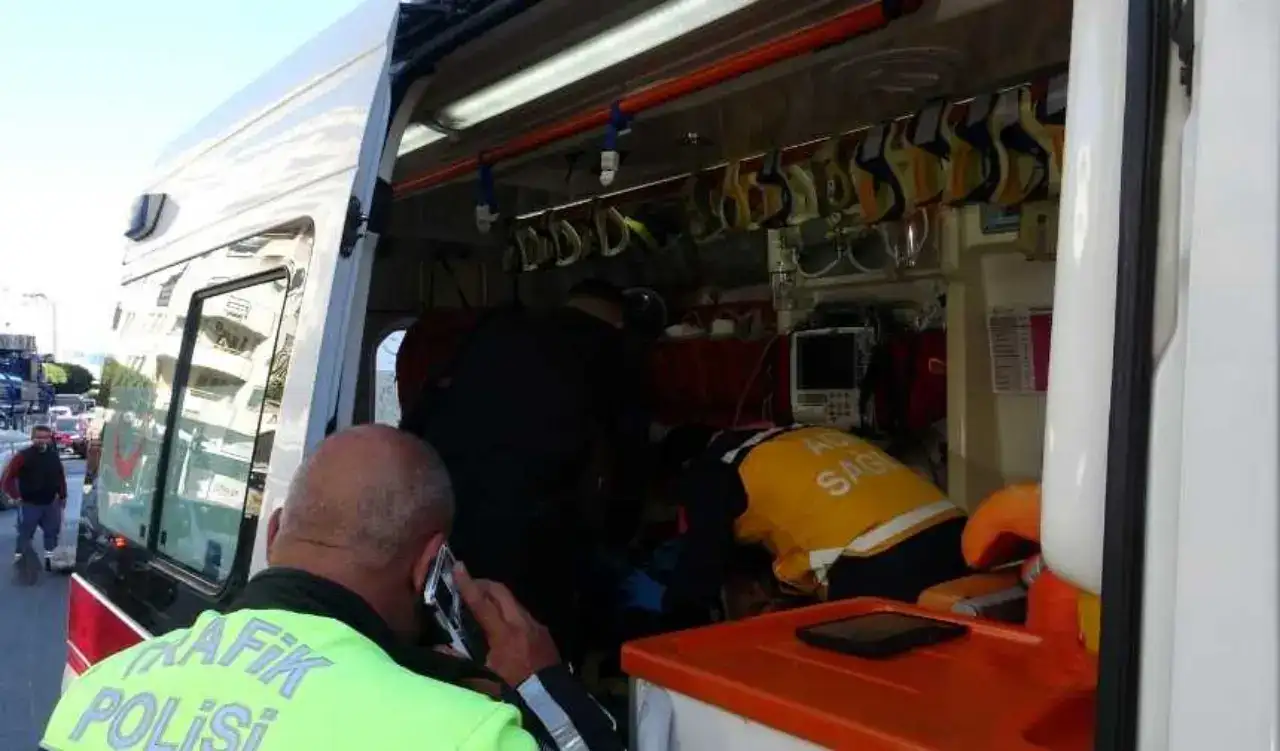 Muratpaşa’da Motosikletler Birbirine Girdi! 1’i Ağır 2 Yaralı 1